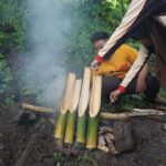 Praktik Survival Menanak Nasi dengan Bambu