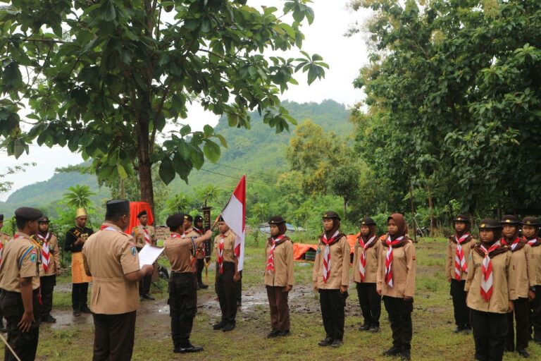 Gerakan Pramuka Gugus Depan Tulungagung 02-101/02-102 Pangkalan MAN 2 Tulungagung melakukan Upacara dalam rangka Kemah Bhakti Ambalan pada 25-27 Desember 2022