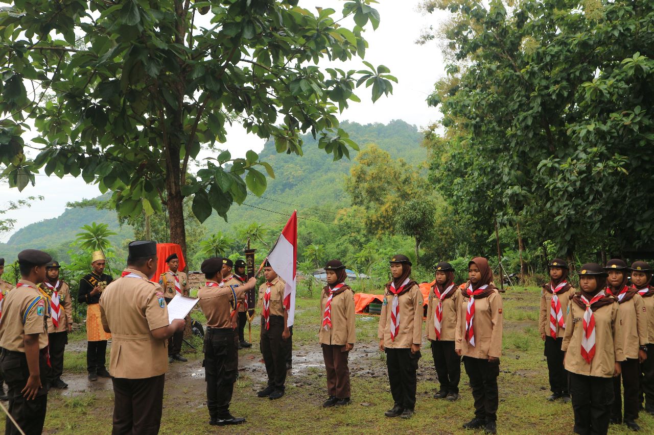 Gerakan Pramuka Gugus Depan Tulungagung 02-101/02-102 Pangkalan MAN 2 Tulungagung melakukan Upacara dalam rangka Kemah Bhakti Ambalan pada 25-27 Desember 2022