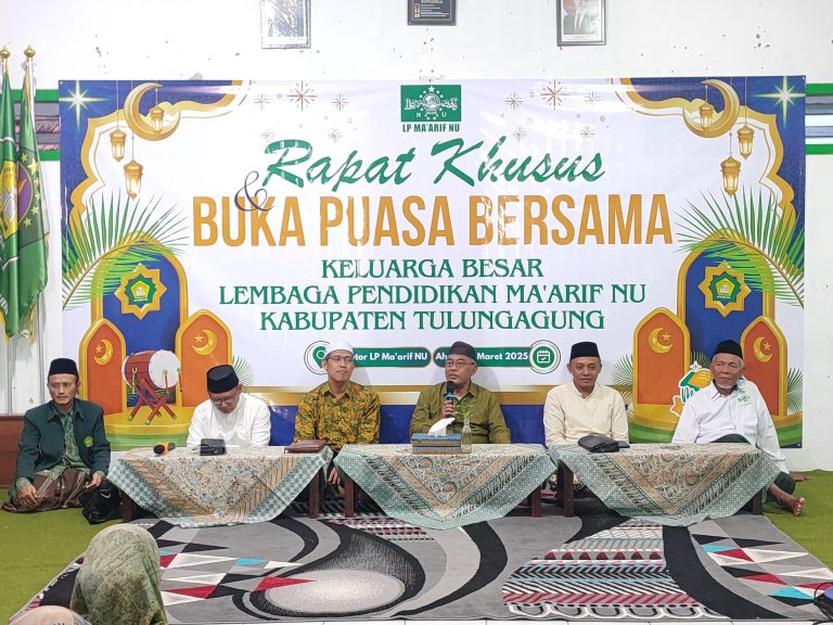 Sambutan Kyai Muhson Hamdani Syuriah PC NU Tulungagung dalam buka bersama PC LP Ma'arif Tulungagung